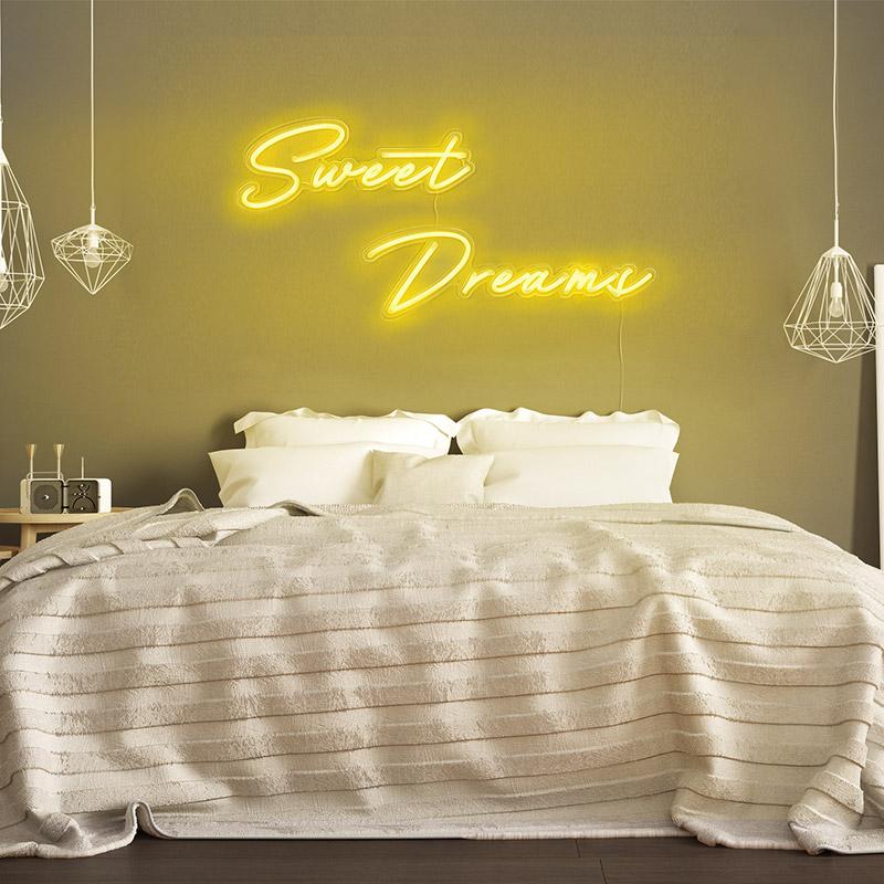 sweet dreams neon sign - neonpartys.co.uk